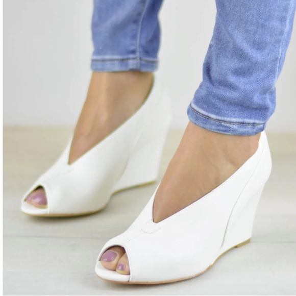 Journey & Crew Shoes - NEW Sexy V-Cut Retro Vintage Peep-Toe Wedges White